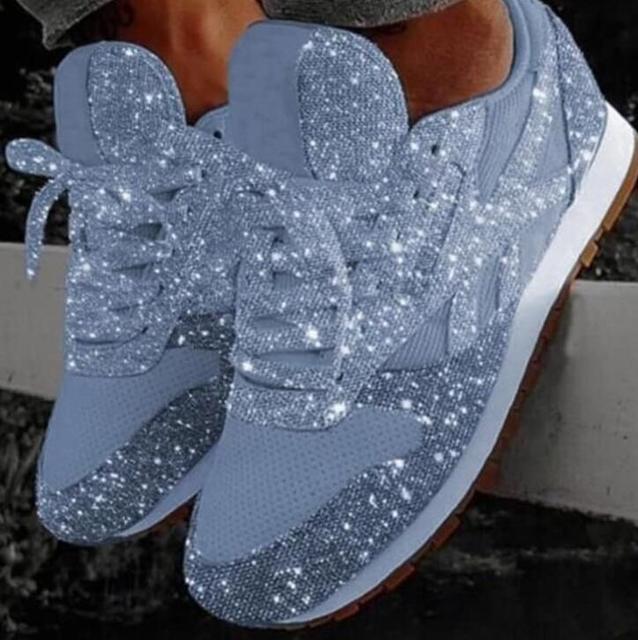 Zapatos planos con ostentosos y suela gruesa