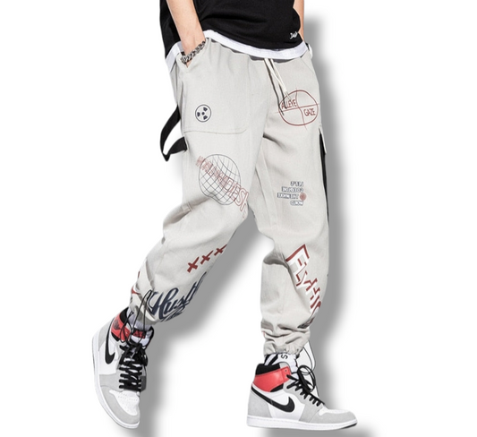 Pantalones Cargo recortados con estampado de grafiti