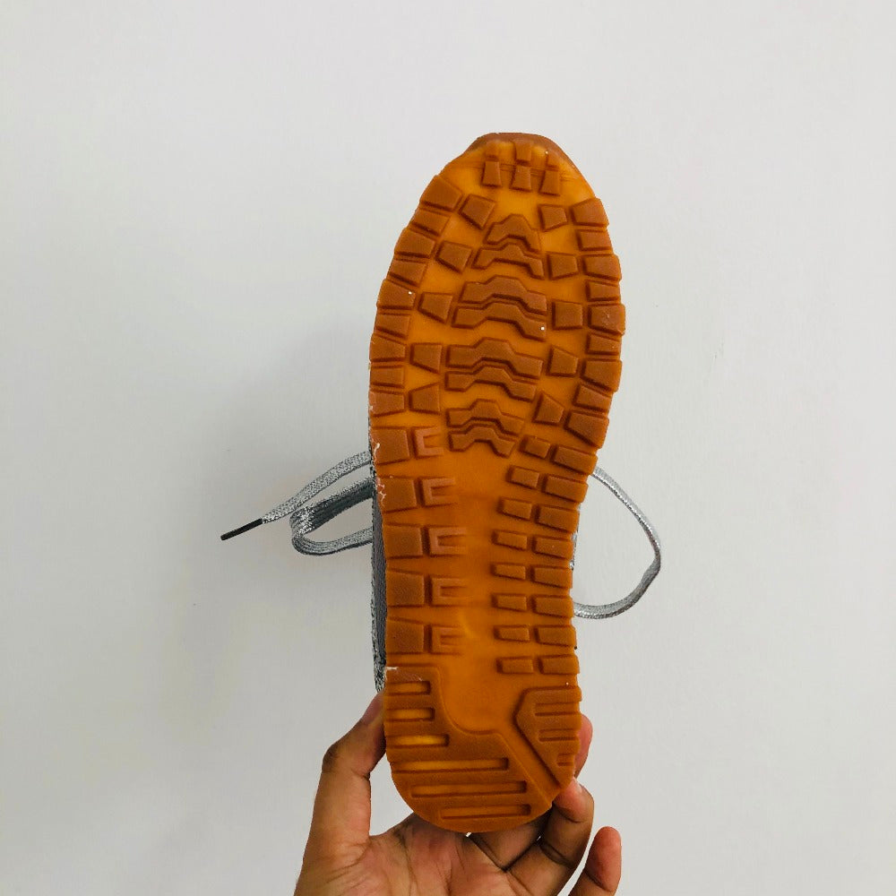 Zapatos planos con ostentosos y suela gruesa